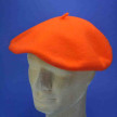 Béret basque basique orange : Couleur - orange, diamétre du plateau -  	ø 27,90 cm , taille adaptable - de 55 cm à 61 cm